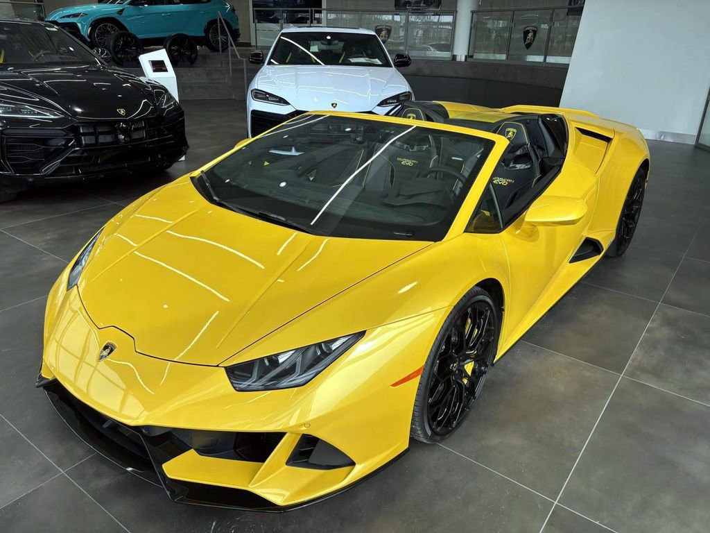 Used 2024 Lamborghini Huracan EVO image 3