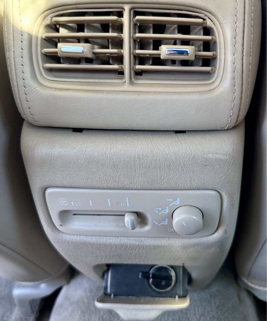 Used 2004 Cadillac Seville SLS w/ Preferred Equipment Group image 17