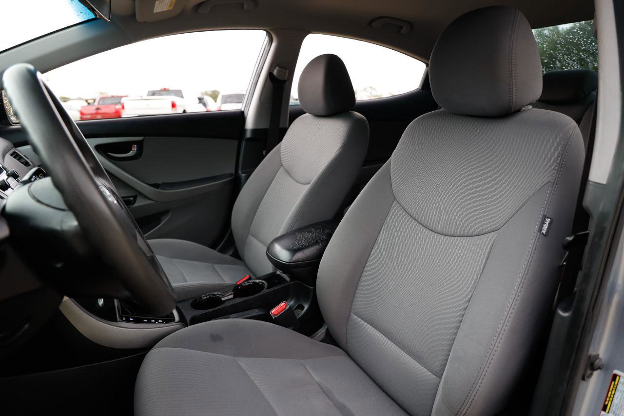 Used 2015 Hyundai Elantra SE image 6
