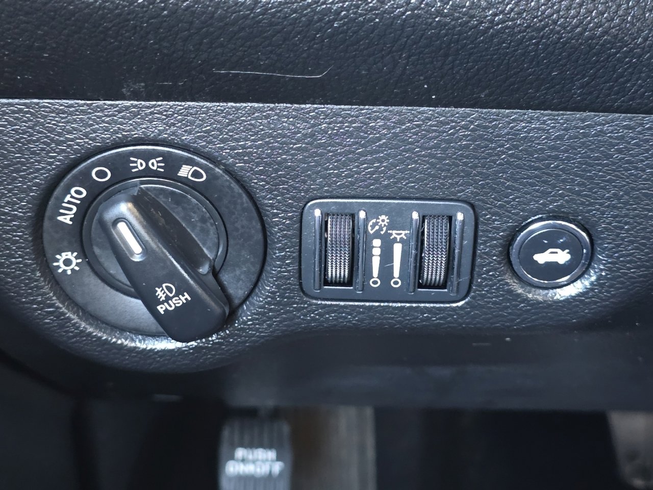 Used 2023 Dodge Challenger SXT w/ Blacktop Package image 27