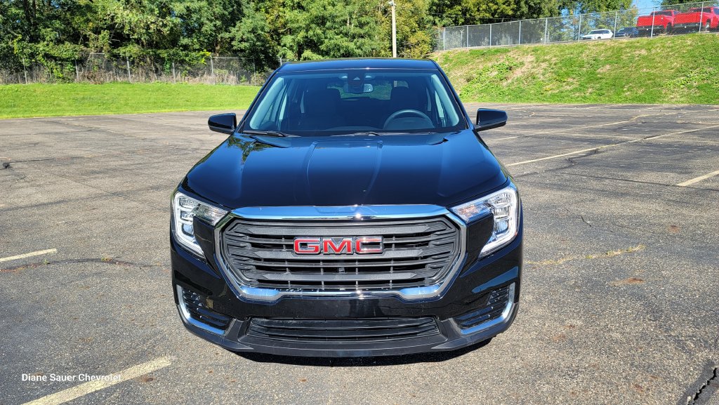 Used 2024 GMC Terrain SLE AWD/4WD image 4
