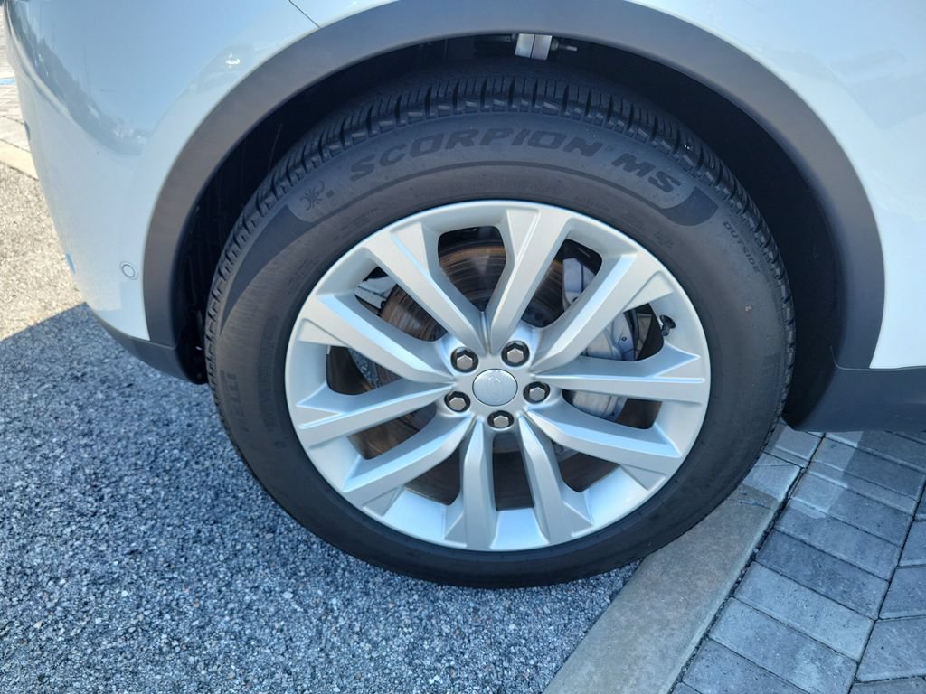 Certified 2025 Land Rover Discovery S AWD/4WD image 13
