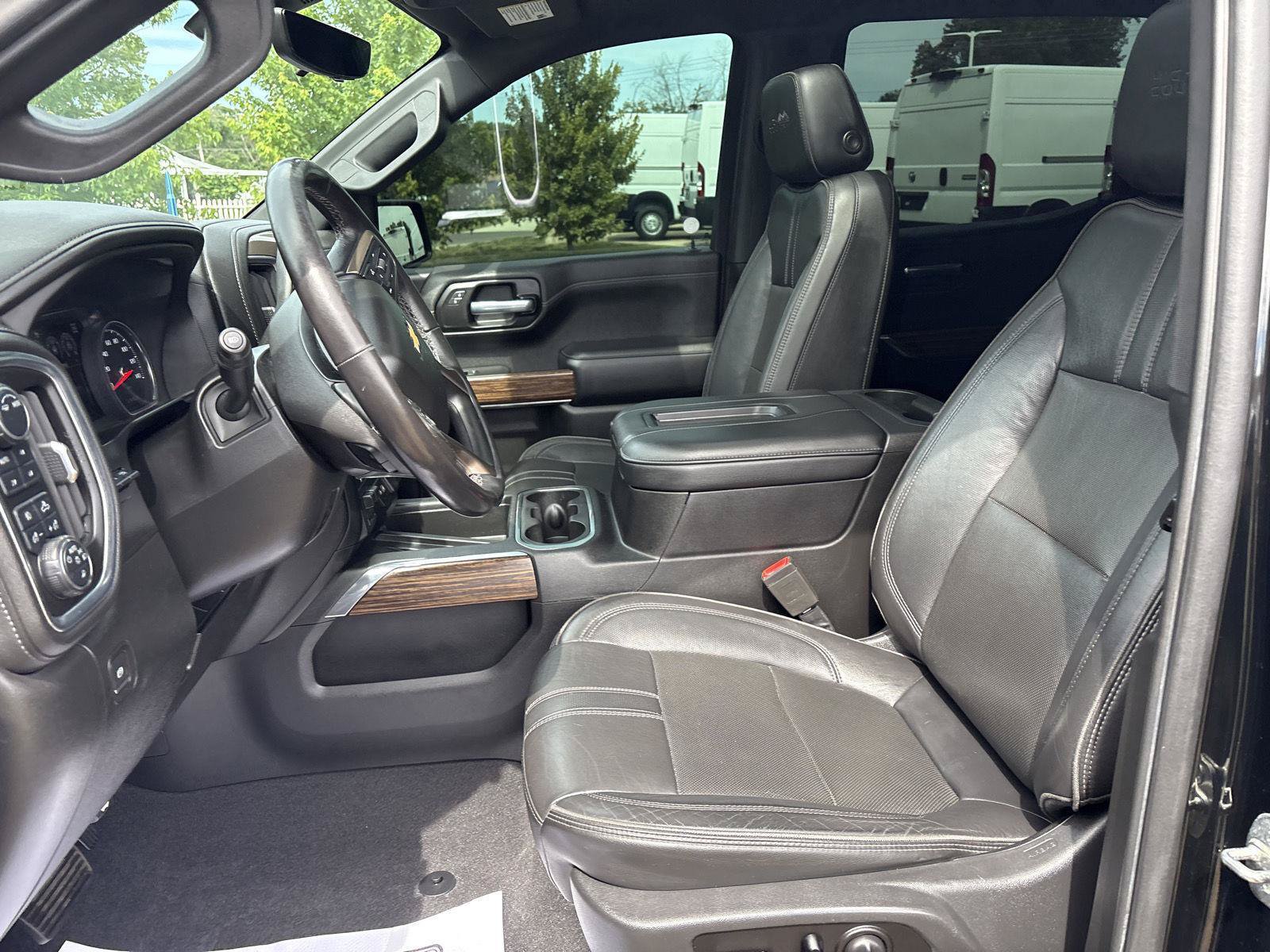 Used 2020 Chevrolet Silverado 1500 High Country w/ Technology Package AWD/4WD image 9