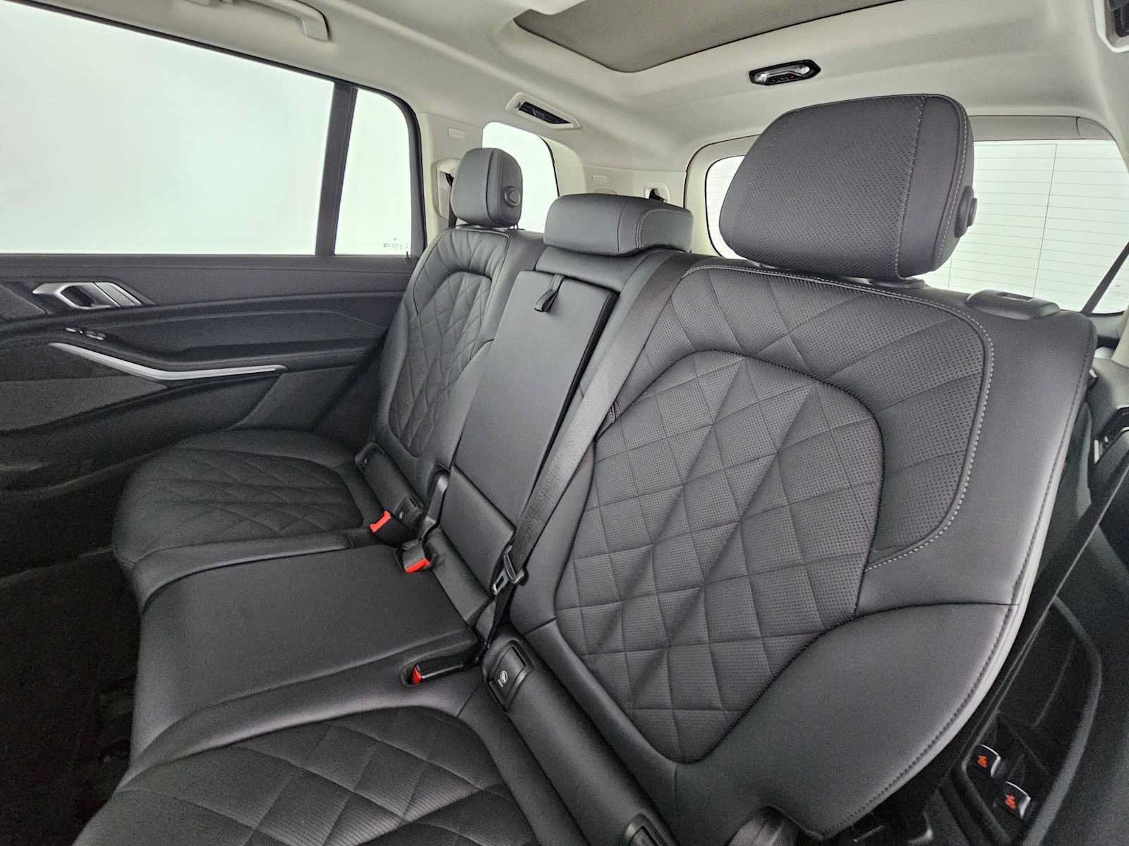 Used 2025 BMW X7 xDrive40i AWD/4WD image 19