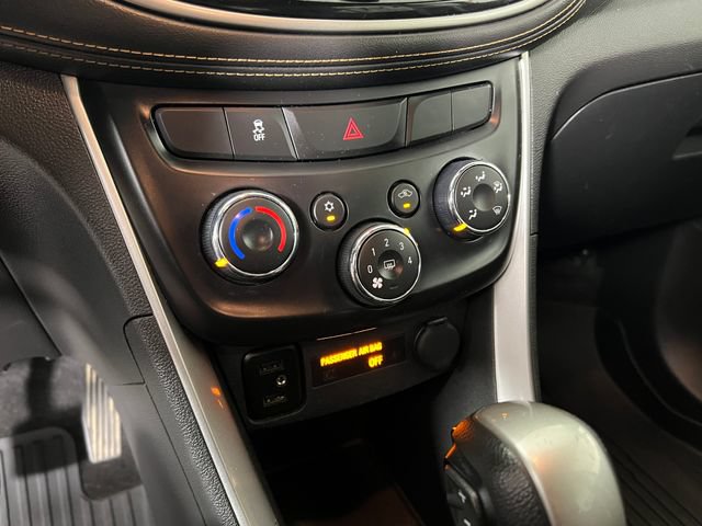 Used 2018 Chevrolet Trax LT w/ LT Convenience Package FWD image 19