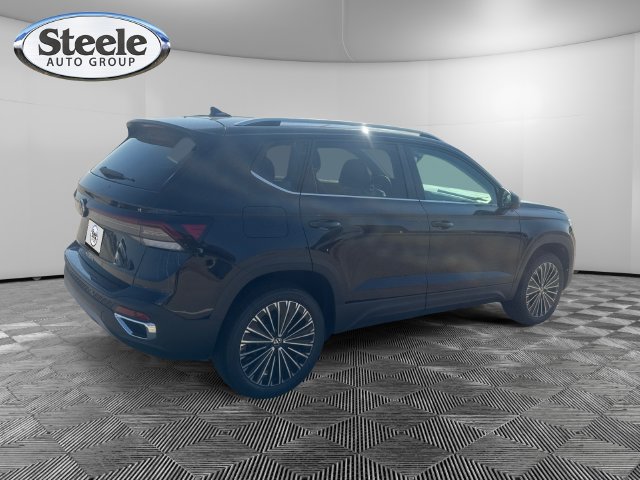 New 2026 Volkswagen Taos SE FWD image 5