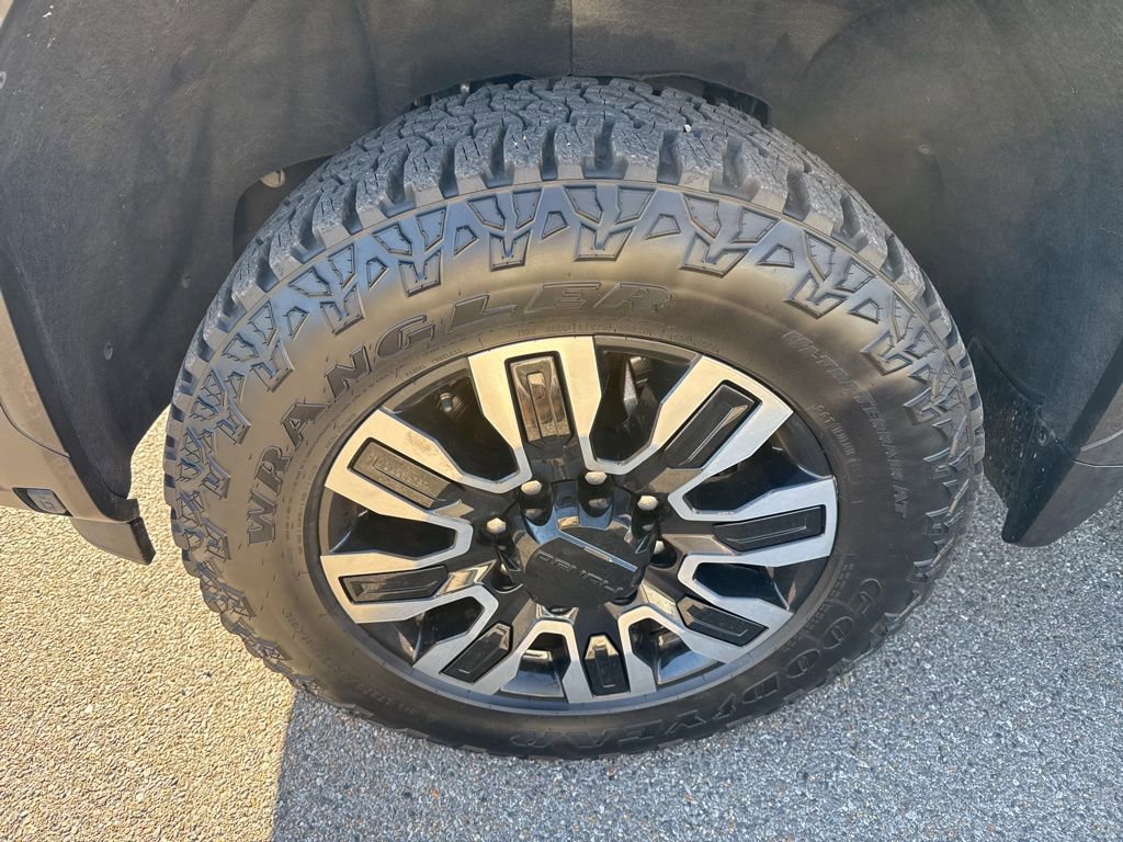 Used 2024 GMC Sierra 2500 Denali Ultimate w/ Max Trailering Package image 9