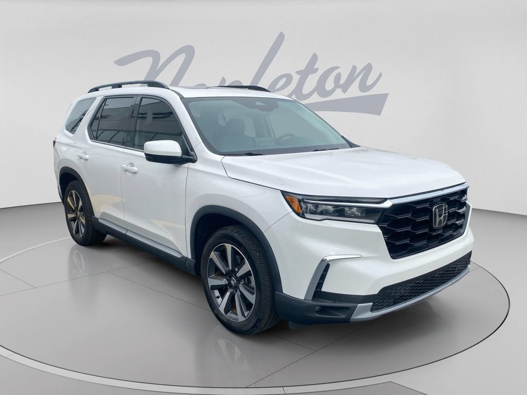 Used 2025 Honda Pilot Touring image 3