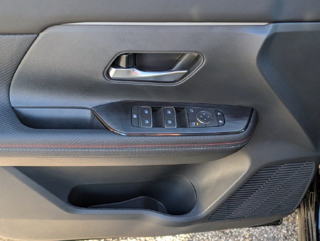 New 2026 Nissan Kicks SR w/ Cold Weather Package AWD/4WD image 15