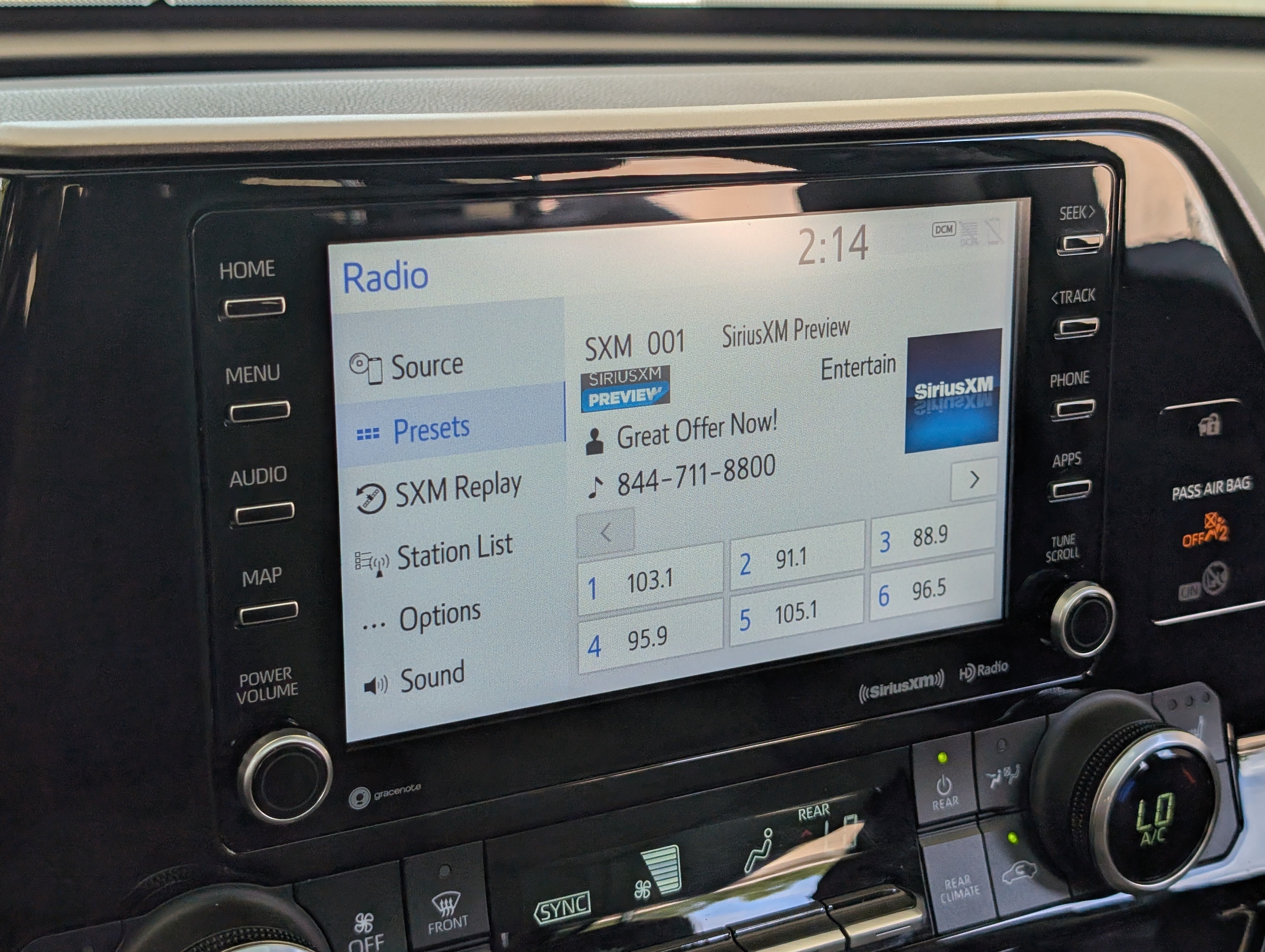 Used 2022 Toyota Highlander XLE AWD/4WD image 31