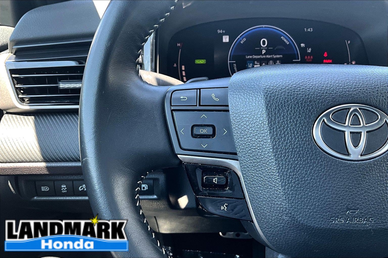Used 2025 Toyota Camry SE FWD image 19