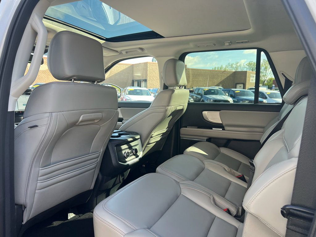 Used 2025 Ford Expedition Max Active AWD/4WD image 8
