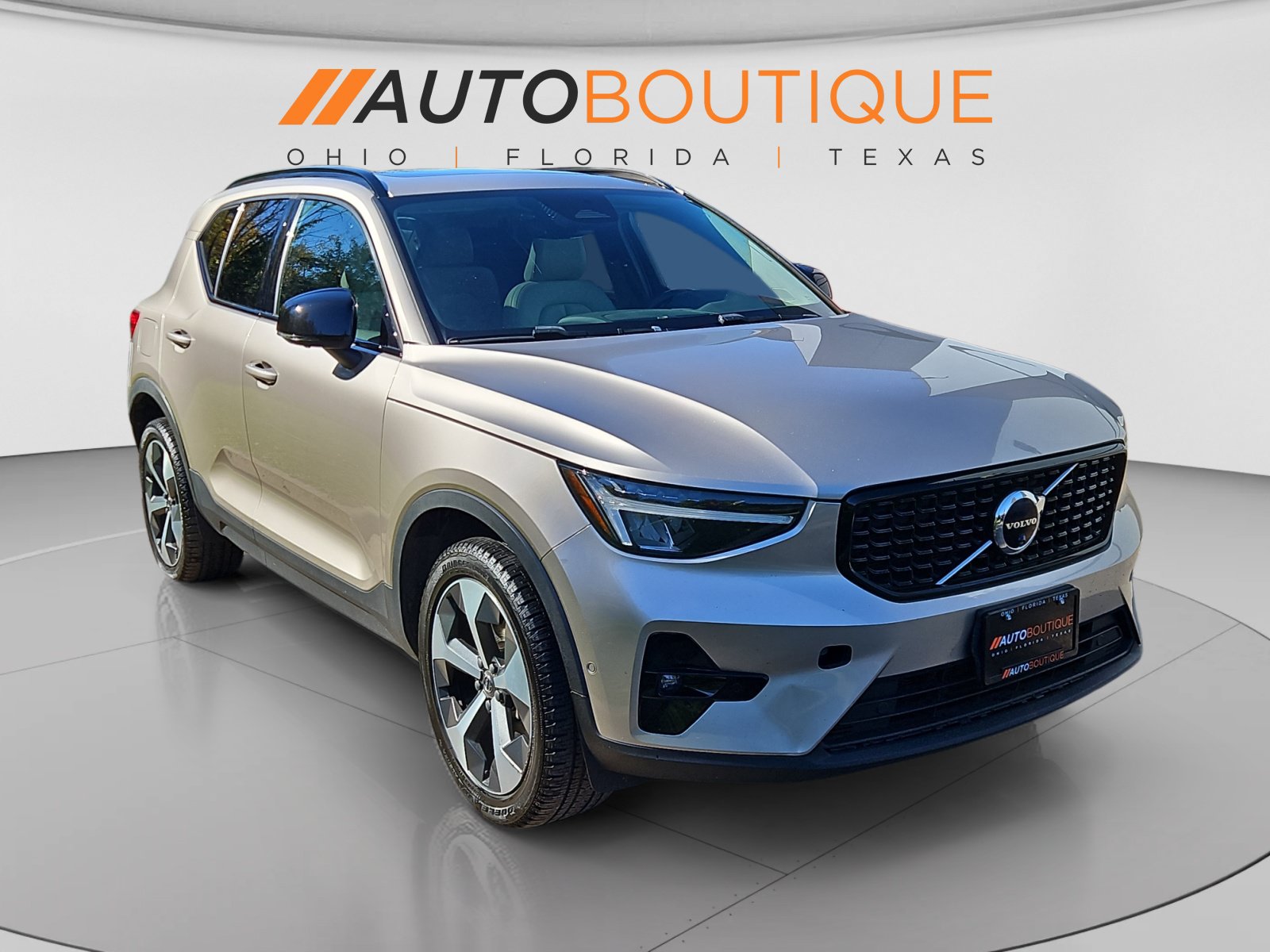Used 2023 Volvo XC40 B4 Ultimate FWD image 7