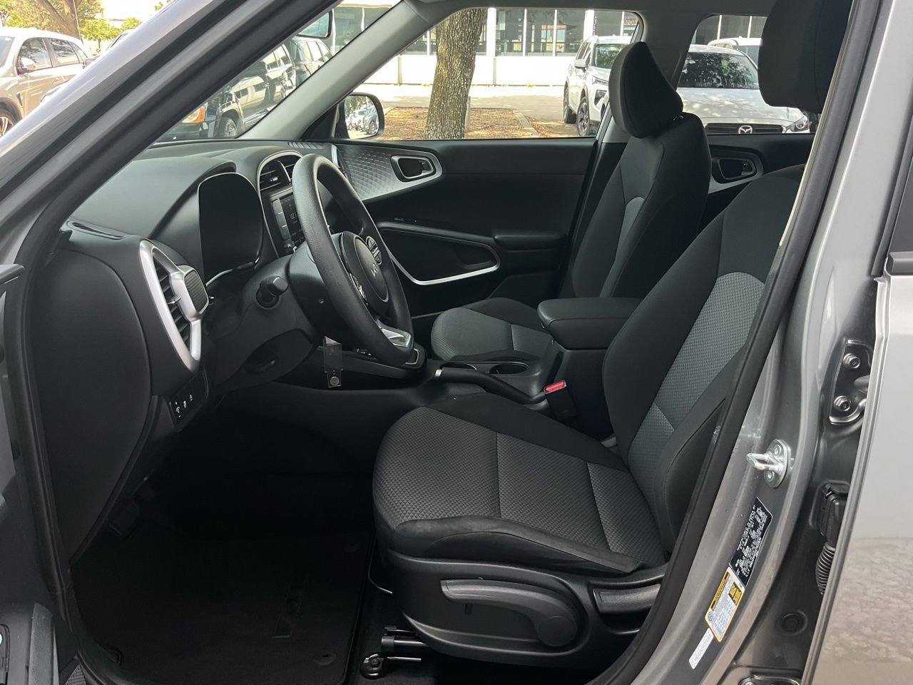 Used 2025 Kia Soul LX w/ LX Technology Package FWD image 10