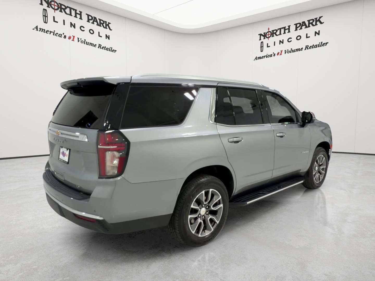 Used 2024 Chevrolet Tahoe LT w/ LT Signature Plus Package RWD image 5