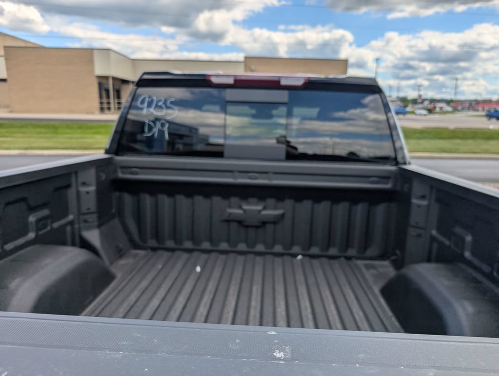 New 2026 Chevrolet Silverado 1500 RST w/ Redline Edition AWD/4WD image 9