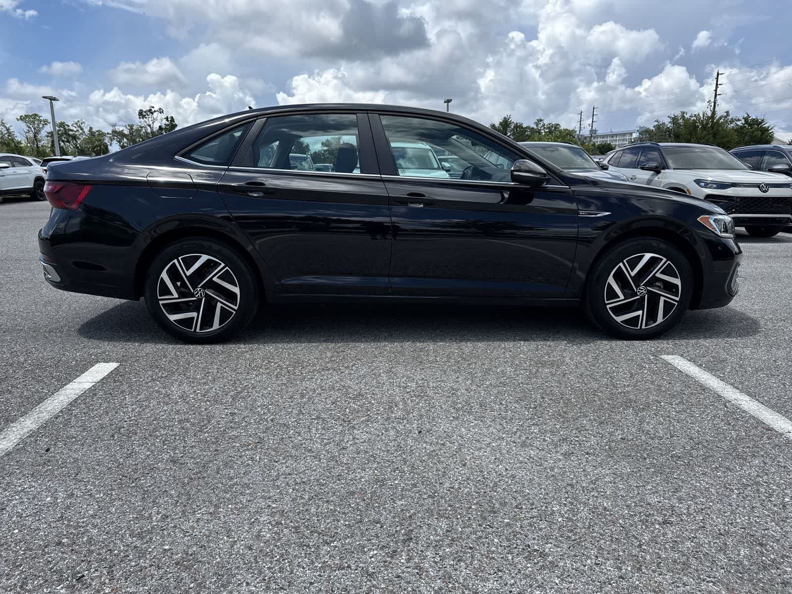 Used 2024 Volkswagen Jetta SEL FWD image 32