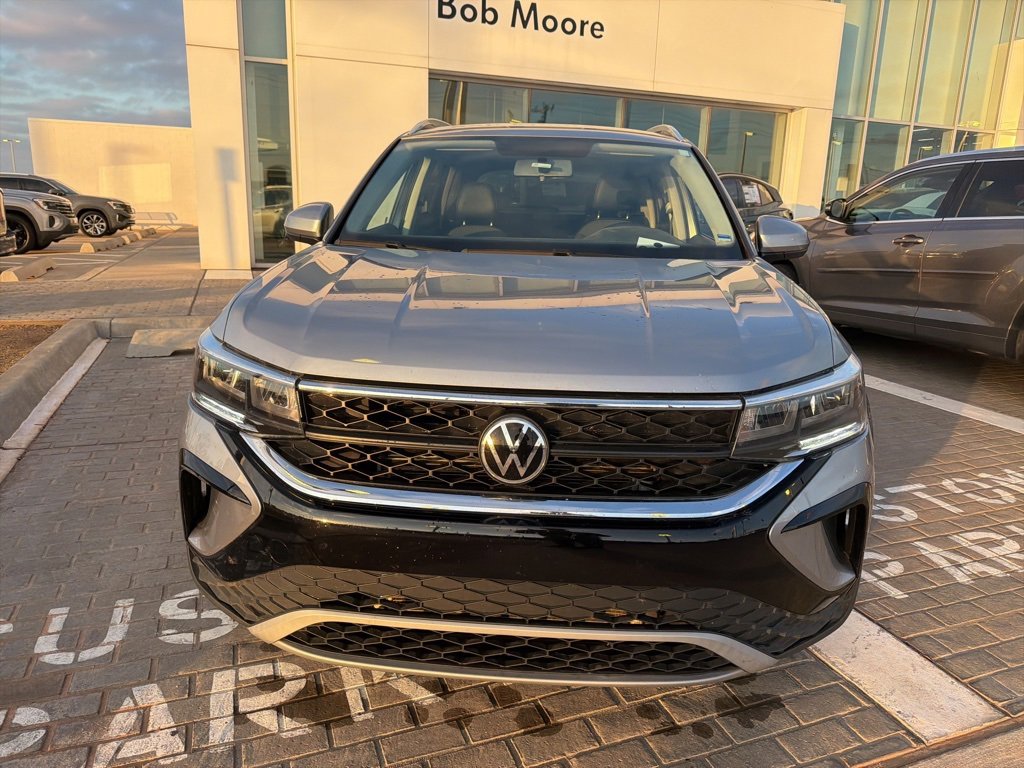 Used 2022 Volkswagen Taos SE image 2