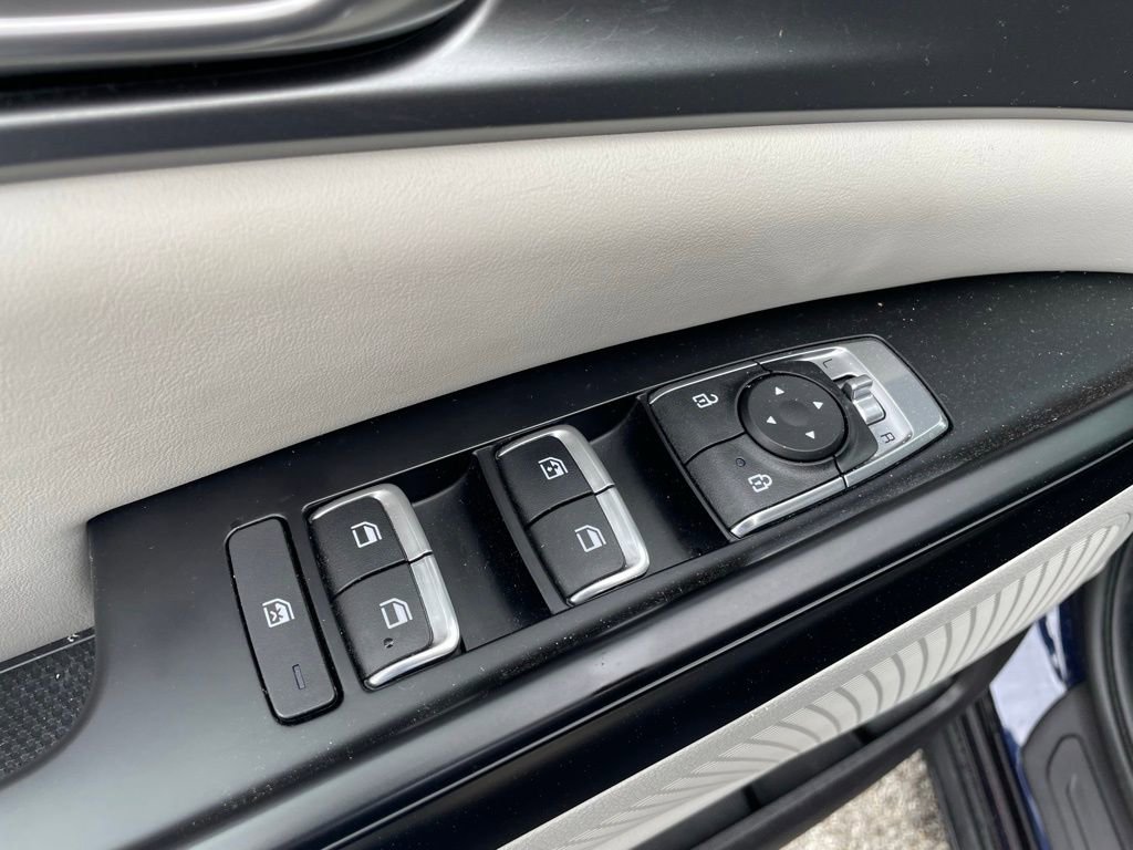 Used 2024 Kia Carnival LX image 12