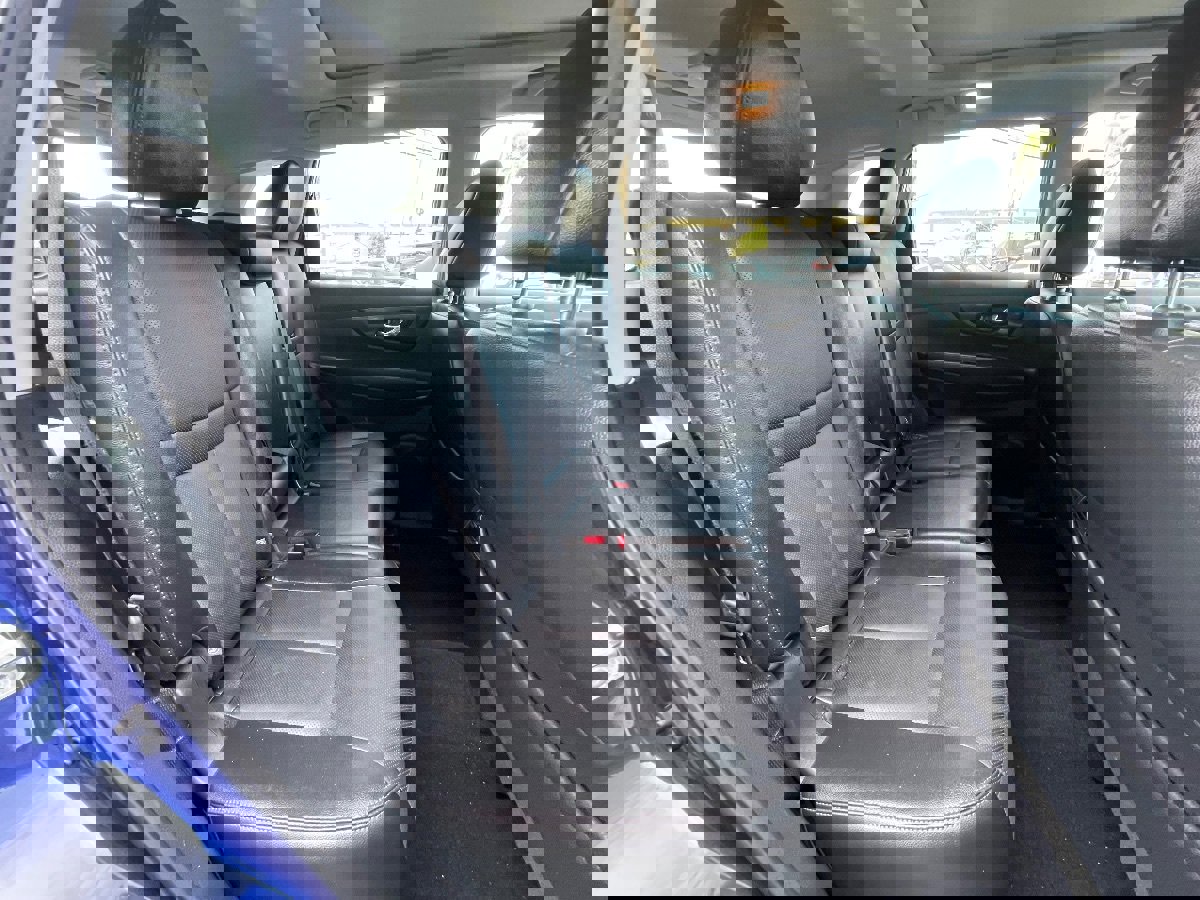 Used 2019 Nissan Rogue SL w/ Premium Package FWD image 14