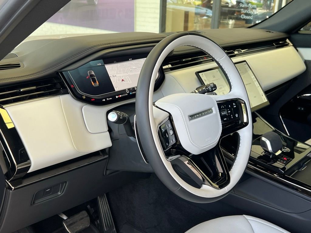 Used 2025 Land Rover Range Rover Sport Dynamic SE AWD/4WD image 13