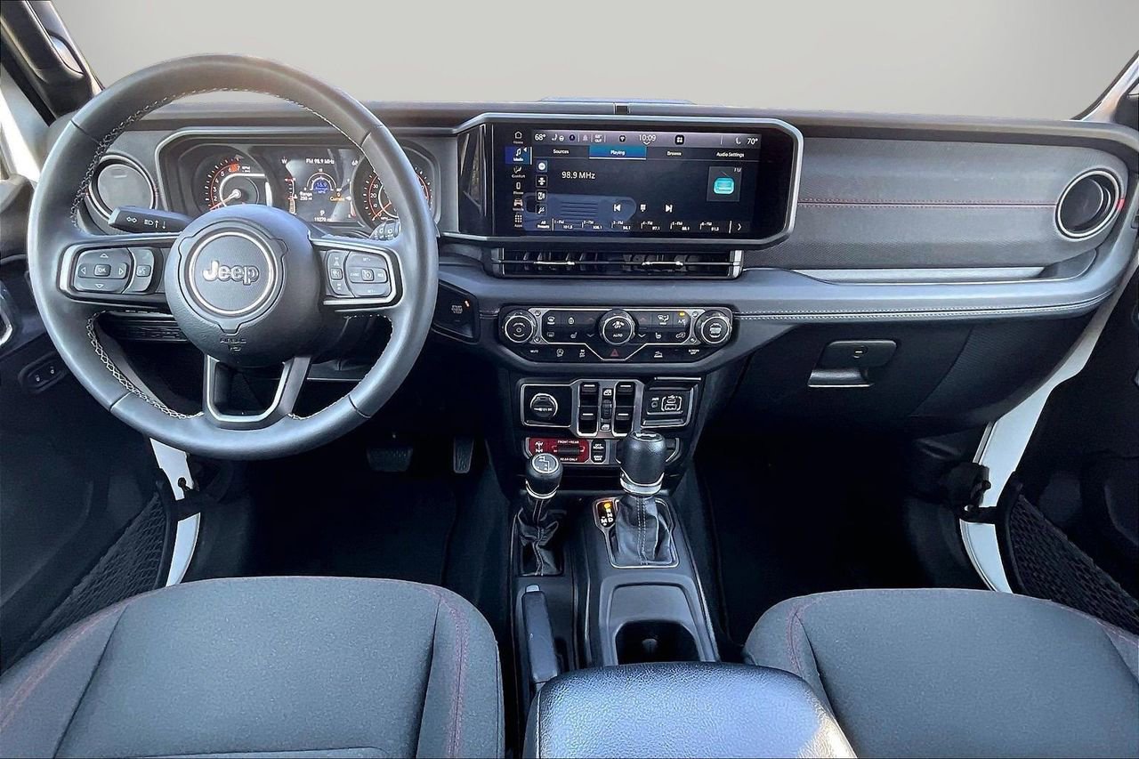 Certified 2025 Jeep Wrangler Unlimited Rubicon w/ Convenience Group image 15