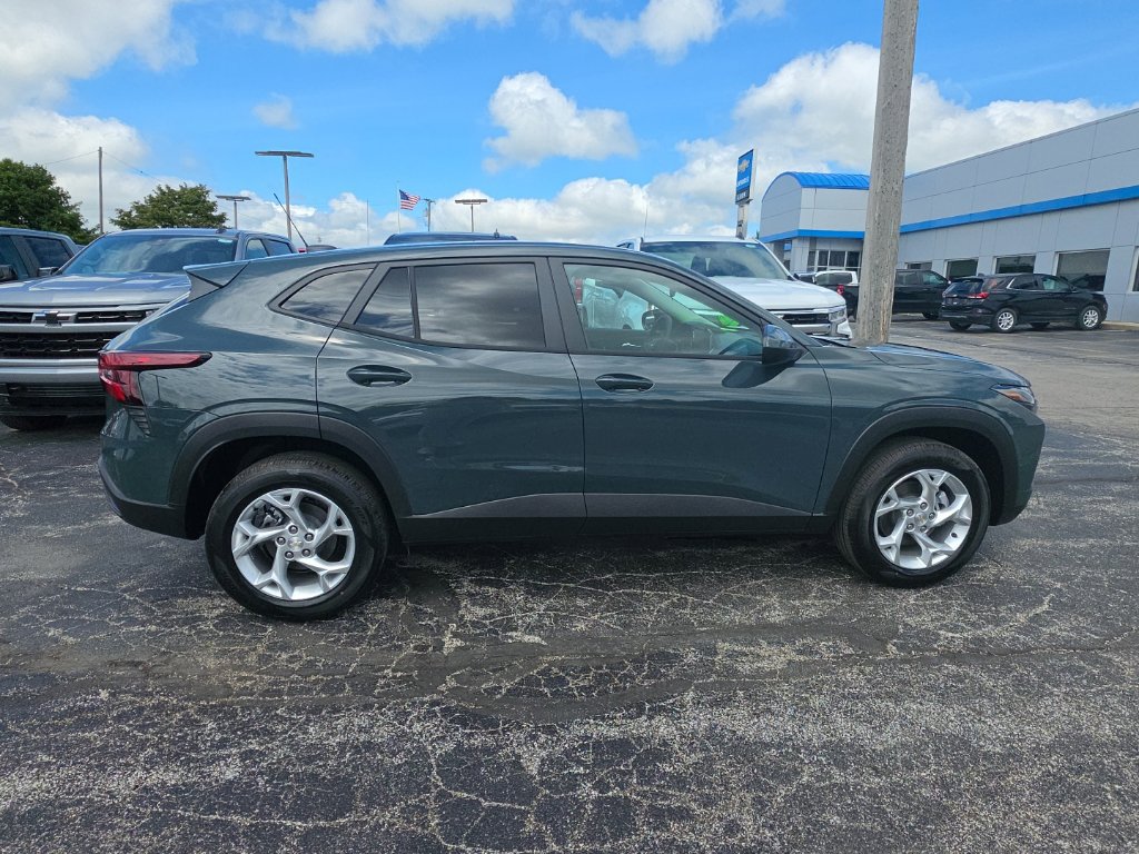 New 2026 Chevrolet Trax LS w/ LS Convenience Package FWD image 9