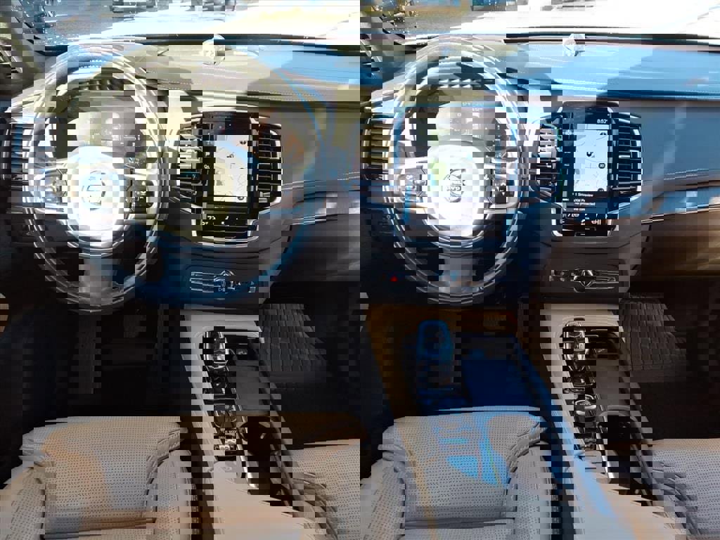 Used 2021 Volvo XC90 T8 Inscription w/ Lounge Package image 13