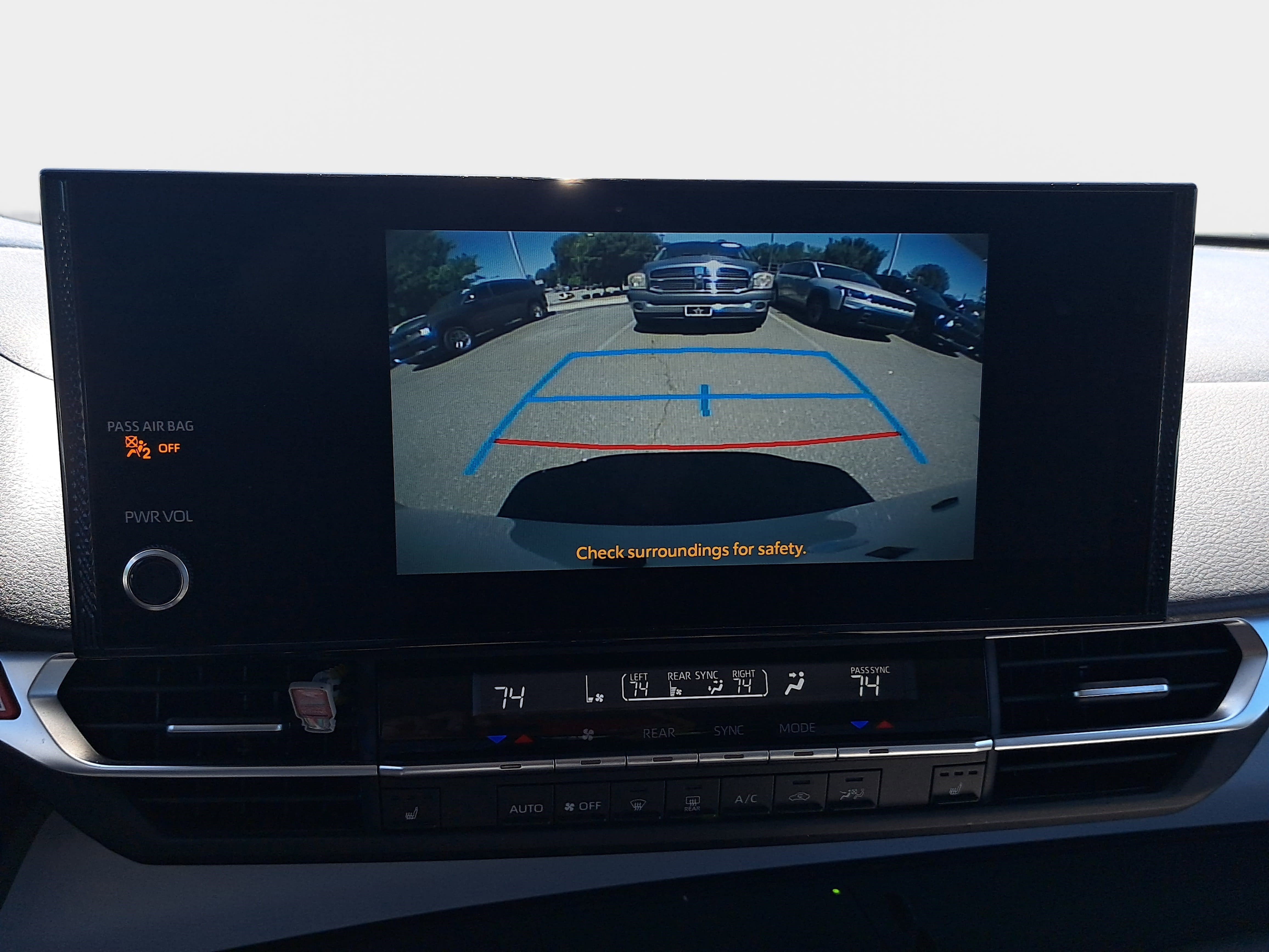 Used 2025 Toyota Sienna XLE FWD image 22