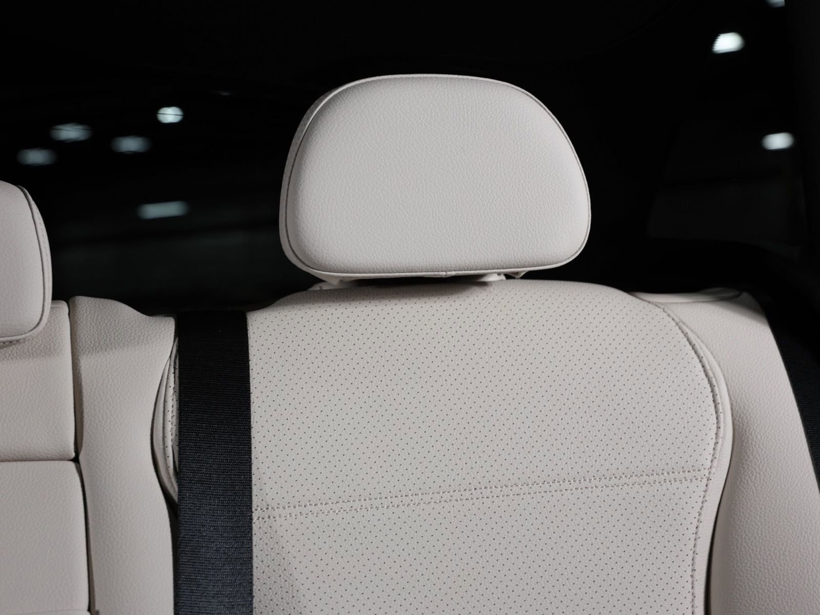 Used 2025 Mercedes-Benz GLC 300 4MATIC image 24