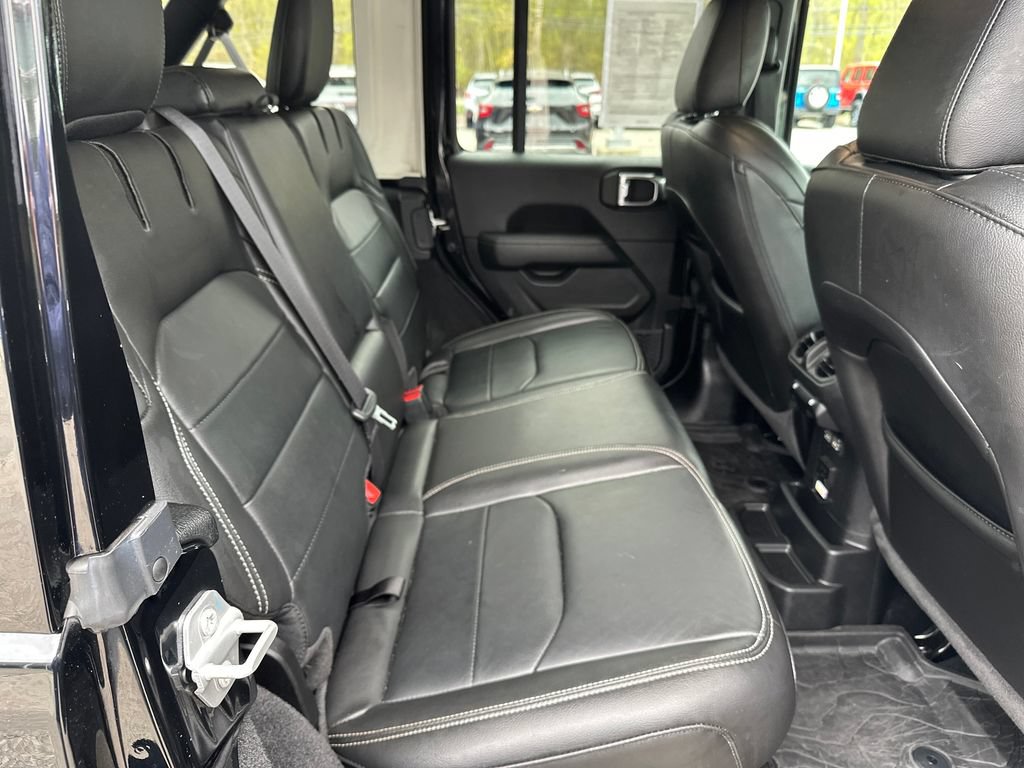 Used 2023 Jeep Wrangler Unlimited Sahara w/ Cold Weather Group AWD/4WD image 37