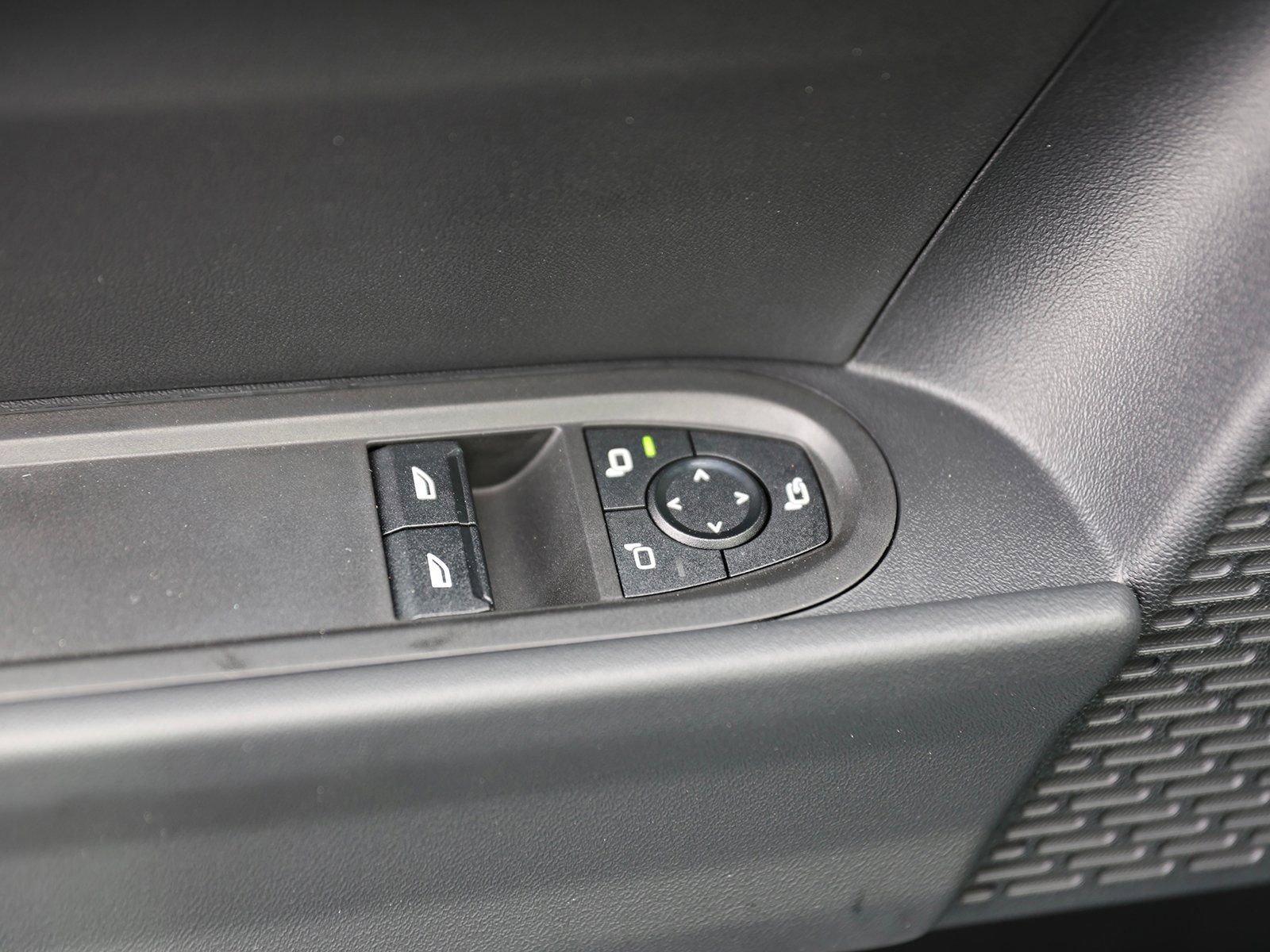 Used 2025 MINI Cooper 2-Door Hardtop image 32