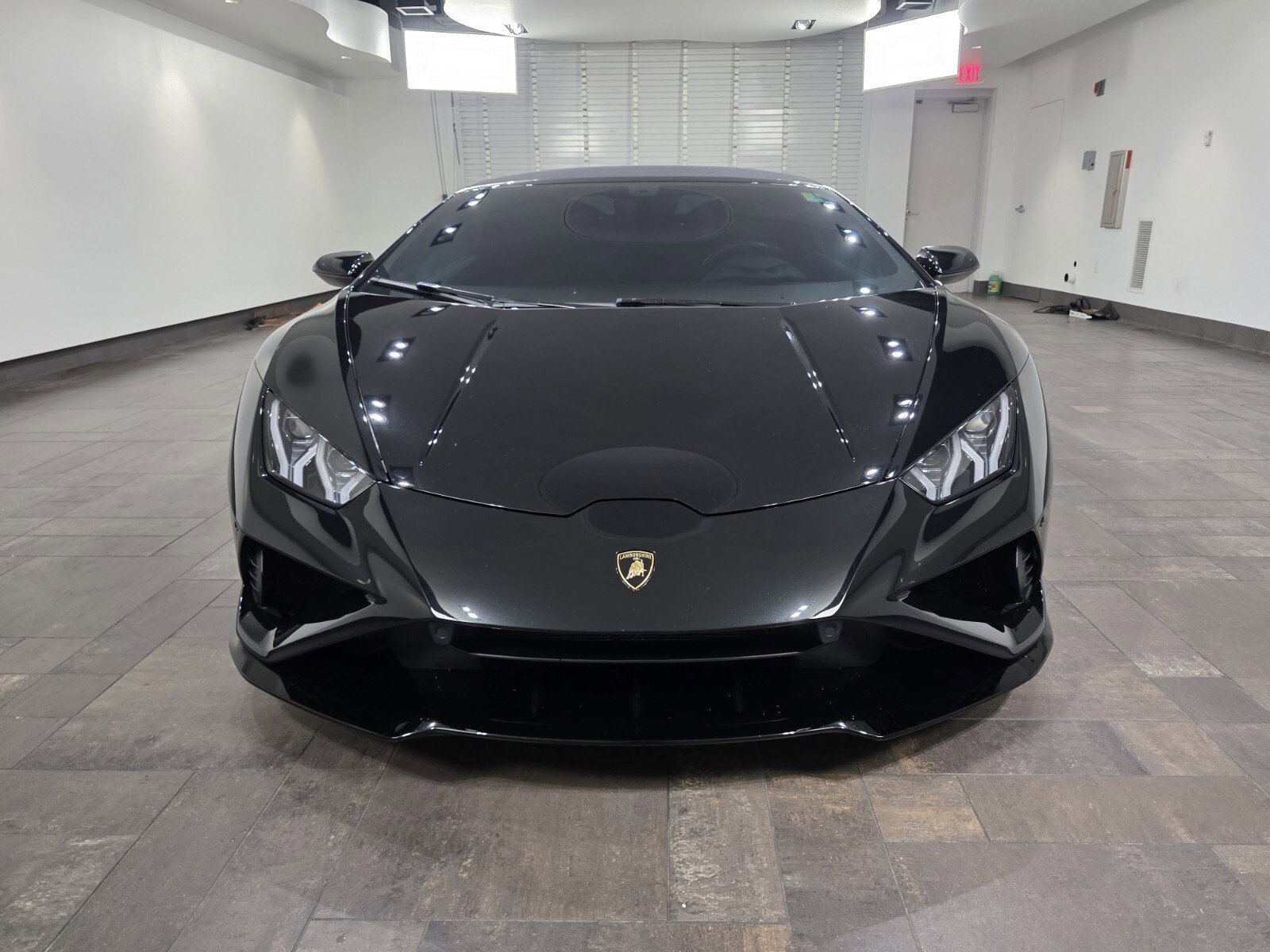 Used 2022 Lamborghini Huracan EVO RWD image 23
