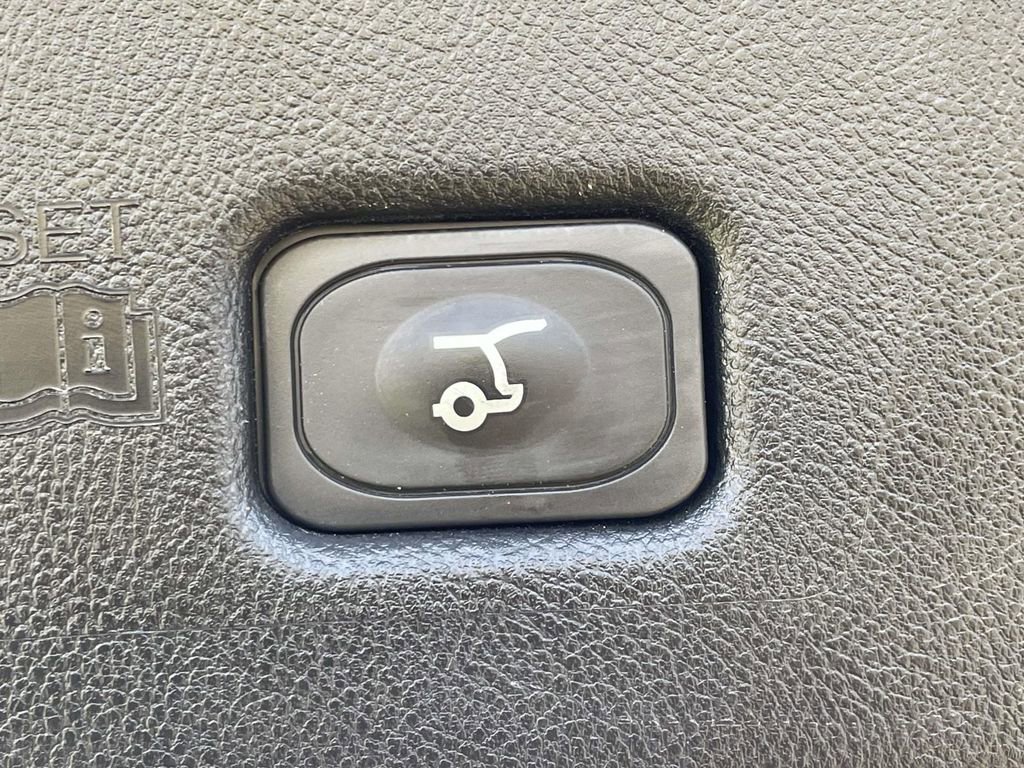 Used 2017 Lincoln MKX Reserve AWD/4WD image 9