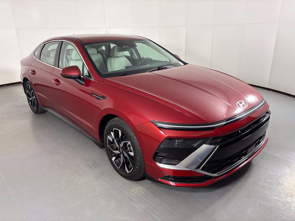 Used 2025 Hyundai Sonata SEL FWD image 2