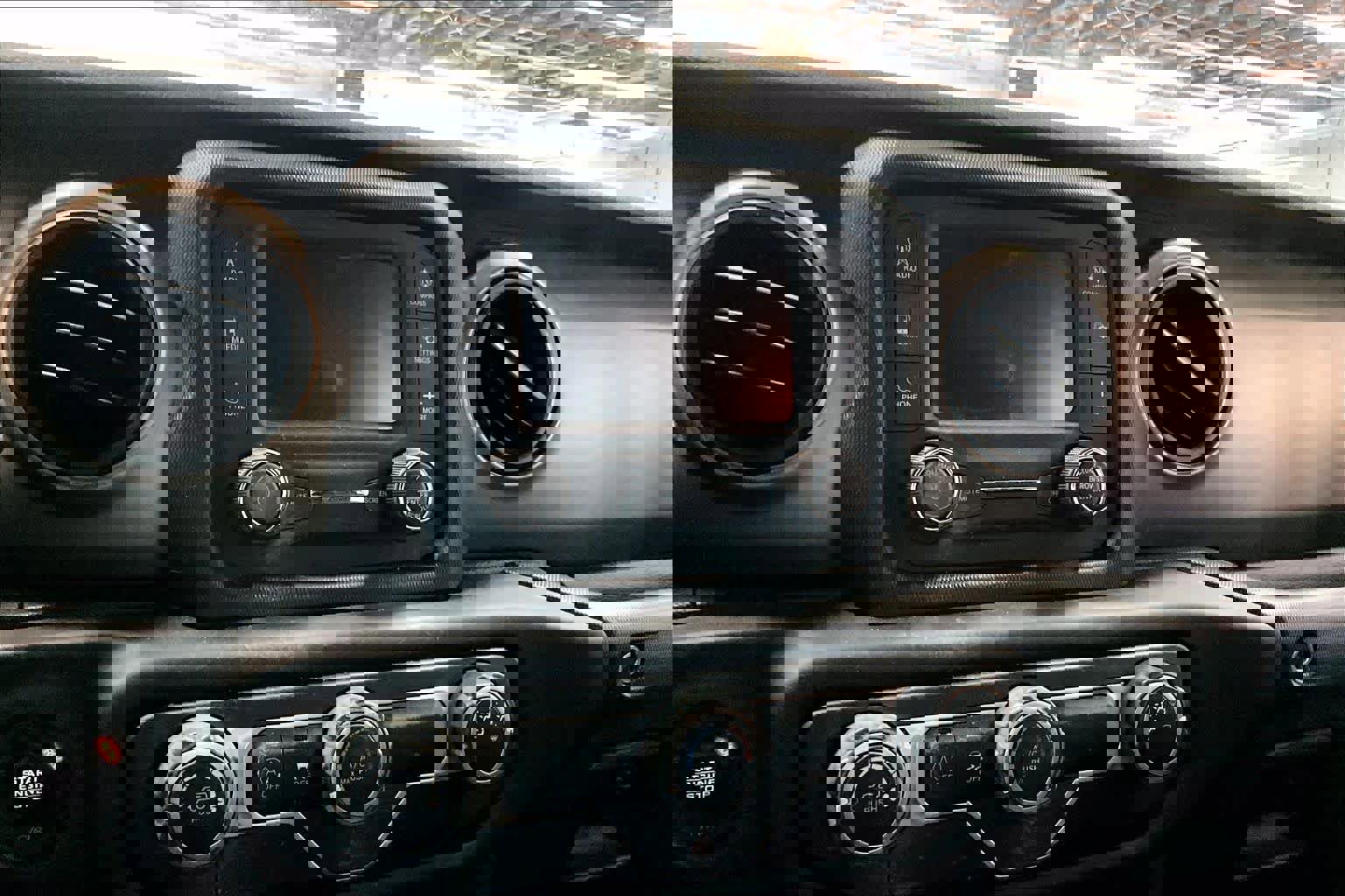 Used 2018 Jeep Wrangler Unlimited Sport image 34