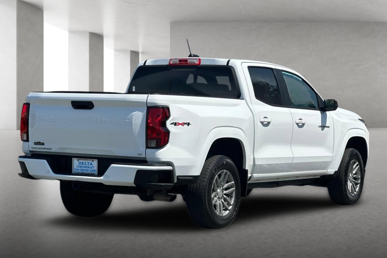 Used 2023 Chevrolet Colorado LT w/ LT Convenience Package II AWD/4WD image 4
