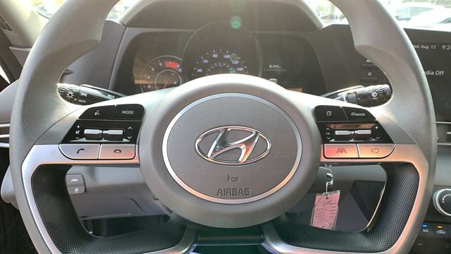 Used 2023 Hyundai Elantra SE FWD image 17