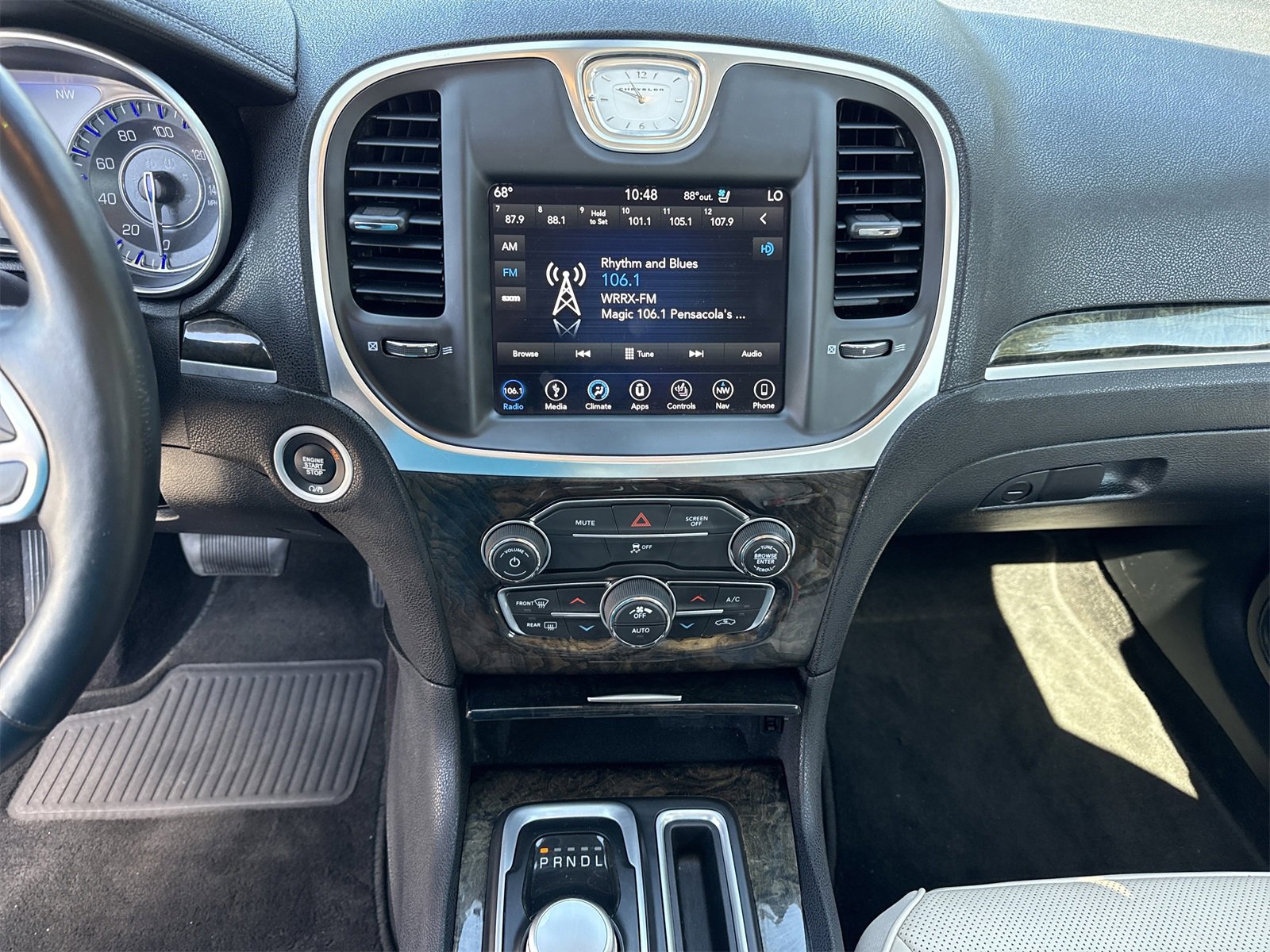 Used 2018 Chrysler 300 Limited image 28