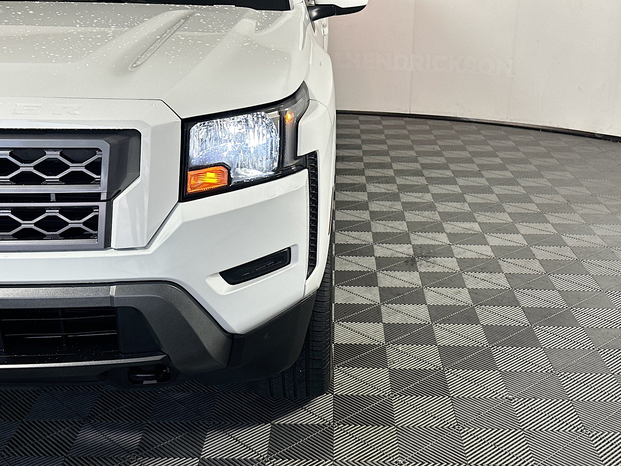 Used 2023 Nissan Frontier SV AWD/4WD image 9