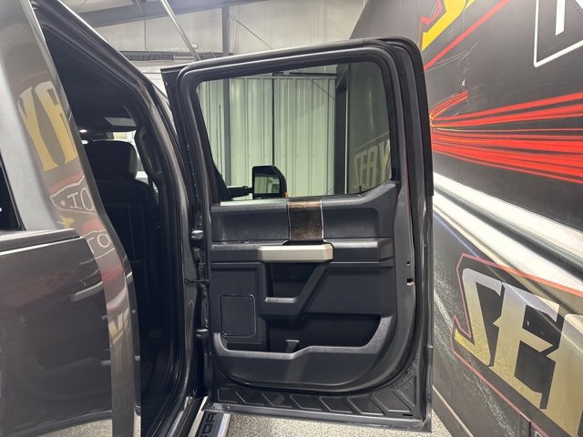 Used 2022 Ford F250 Lariat w/ Chrome Package image 26