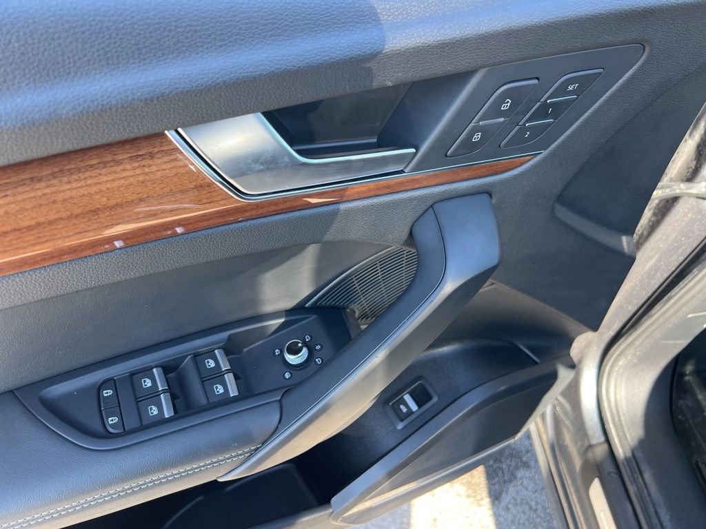 Used 2022 Audi Q5 2.0T Premium Plus w/ Premium Plus Package image 23