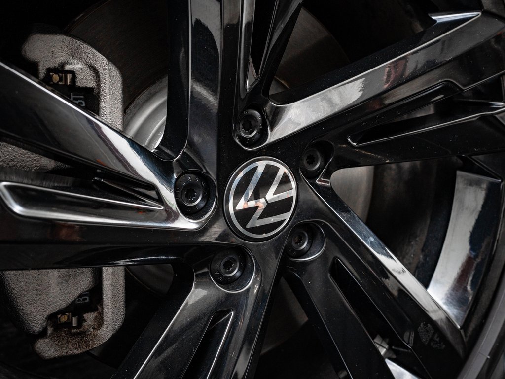 Used 2024 Volkswagen Tiguan SE R-Line image 8