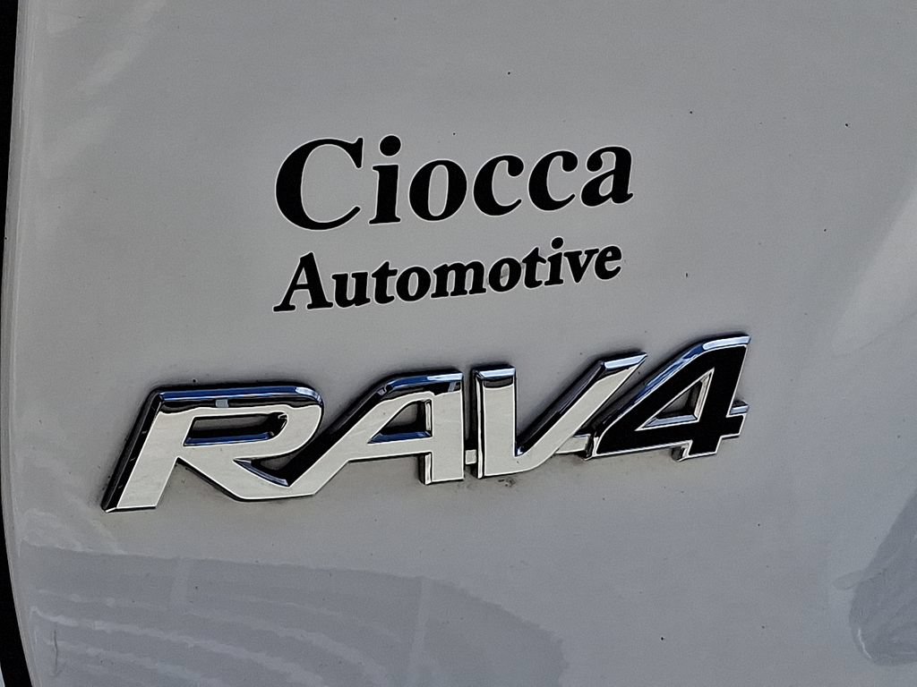 Used 2022 Toyota RAV4 LE AWD/4WD image 29