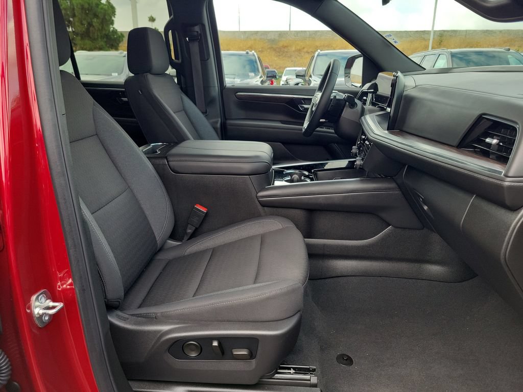 Used 2026 Chevrolet Tahoe LS AWD/4WD image 16