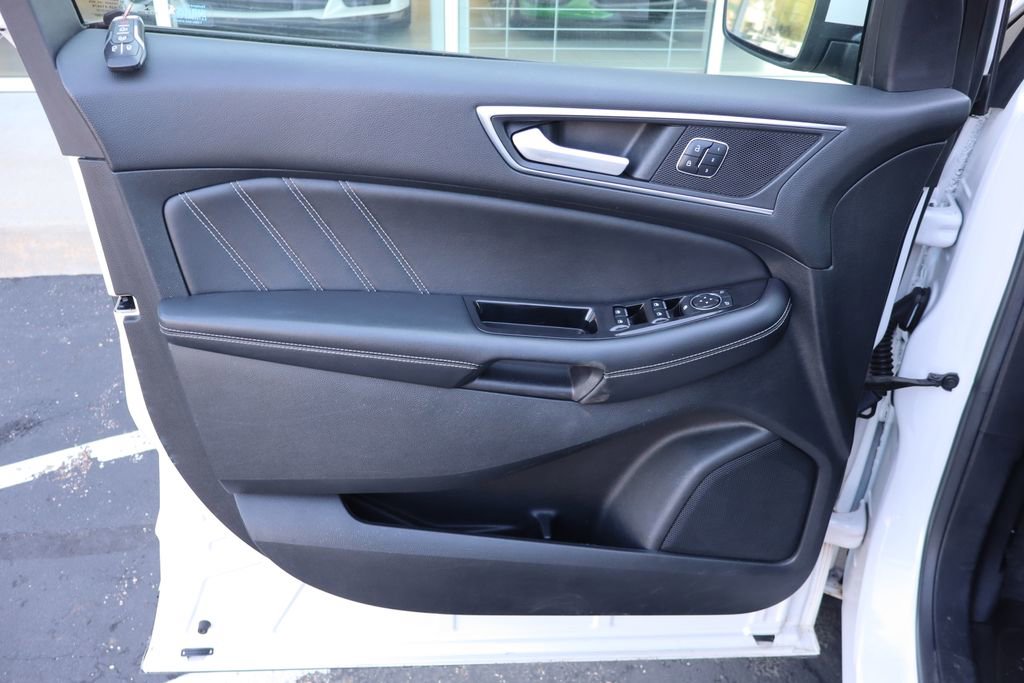 Used 2016 Ford Edge Sport w/ Technology Package AWD/4WD image 4