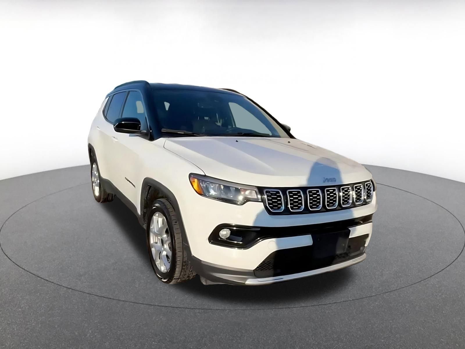 Used 2025 Jeep Compass Limited image 3