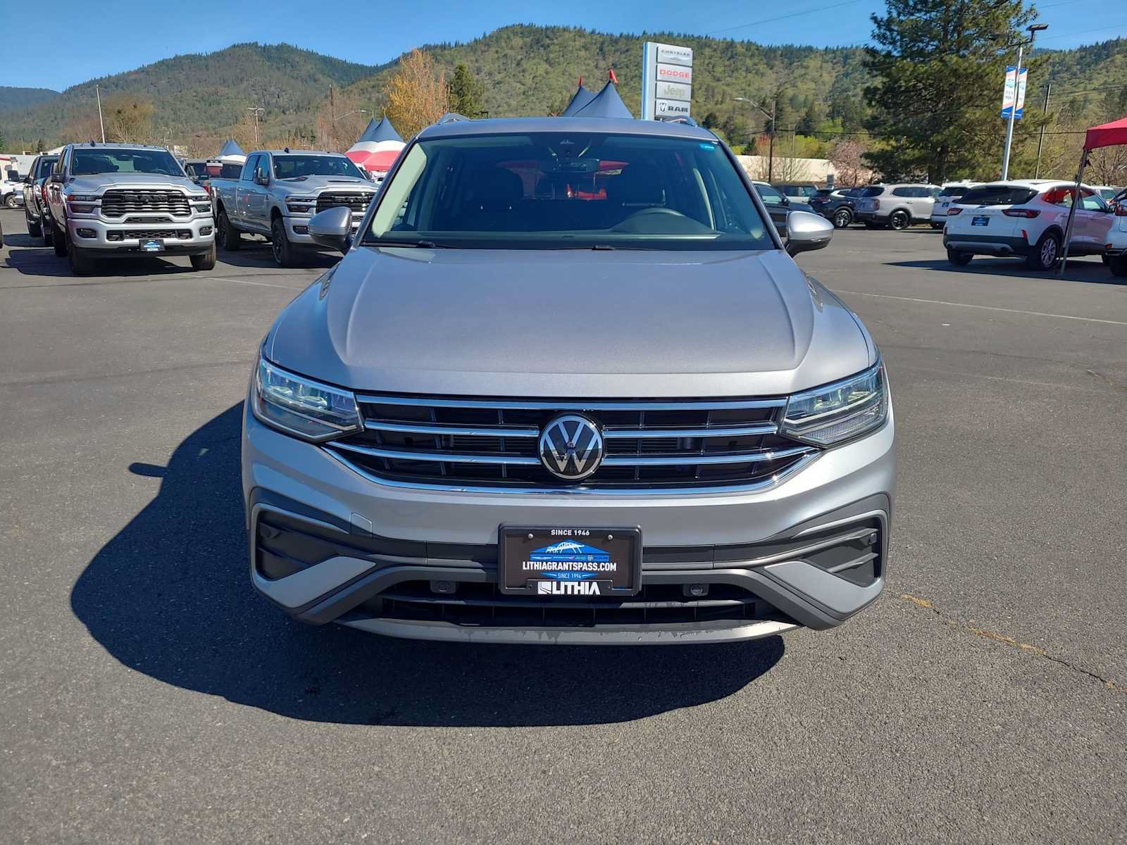 Used 2022 Volkswagen Tiguan SE AWD/4WD image 14