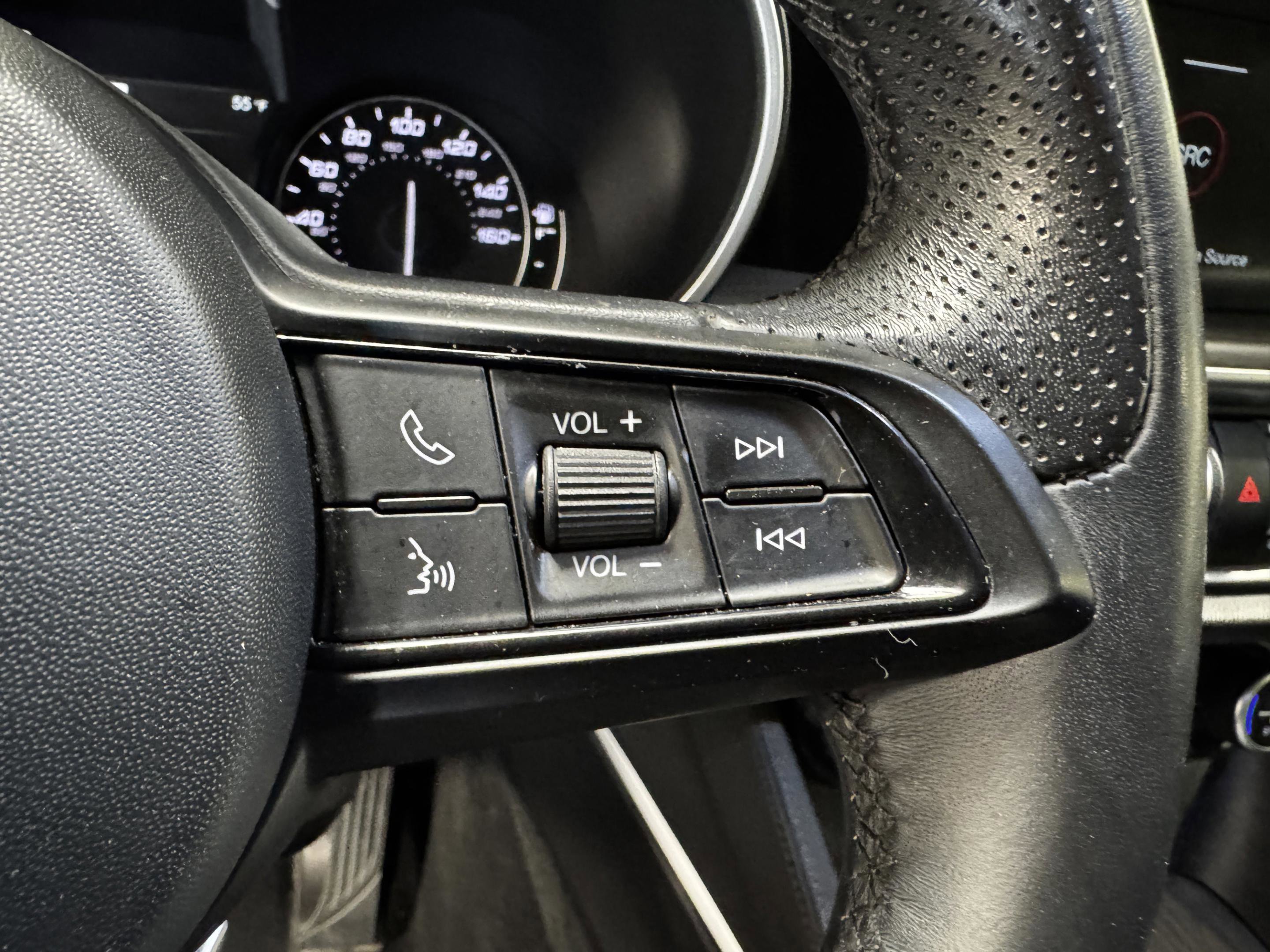 Used 2020 Alfa Romeo Stelvio Ti w/ Nero Edizione image 20