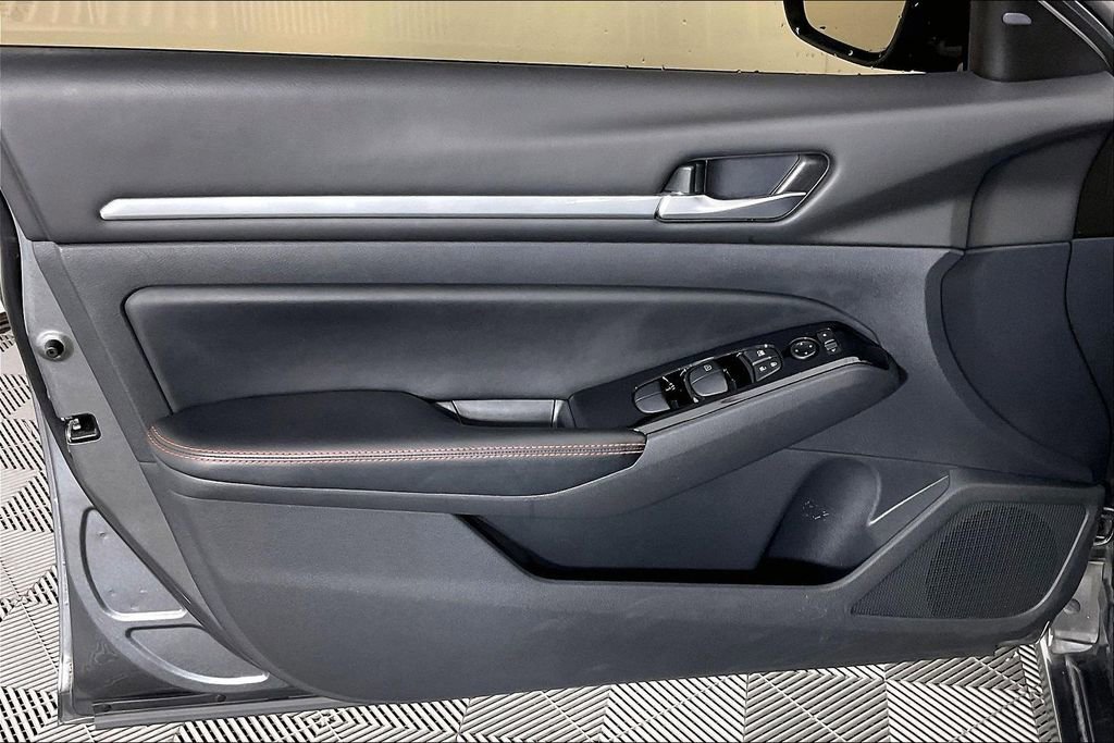 Used 2024 Nissan Altima 2.5 SR image 24